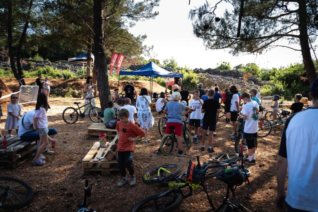 SSC bikeparks, Sessions crew
